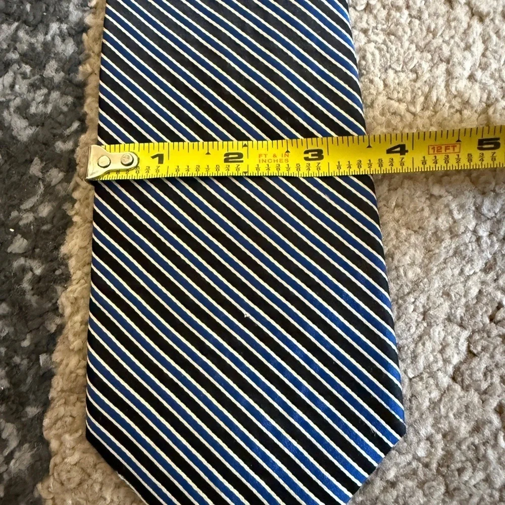 Ashford & Brooks Elegant Navy and White Striped Tie